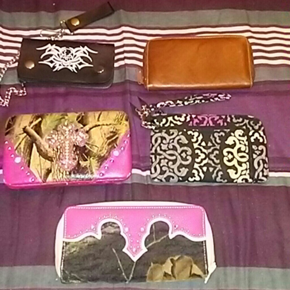 5 wallets. $5./one, $13/3, or $18./5. Just comment